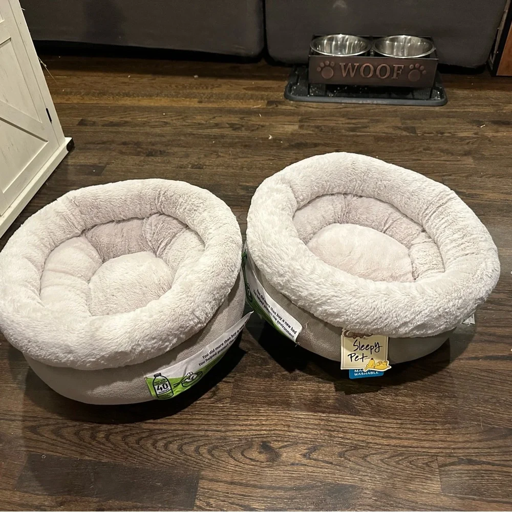 NEW Cozy Cream Pet Bed dog or cat- NEW! One left!